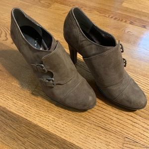 Tahari Gray/Brown booties - Size 7.5